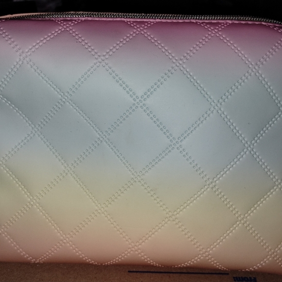 Juicy Couture travel cosmetic bag - Picture 2 of 2